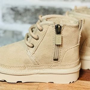 Toddler Neumel UGG Boots sz6 New